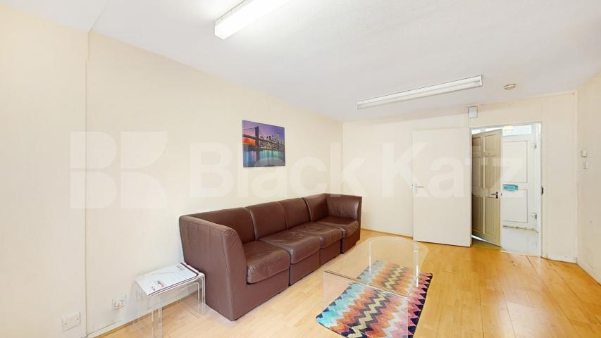 Stylish 2 Bed Split-Level Garden Flat in Prime W10 Location Dowland Street, Queens Park